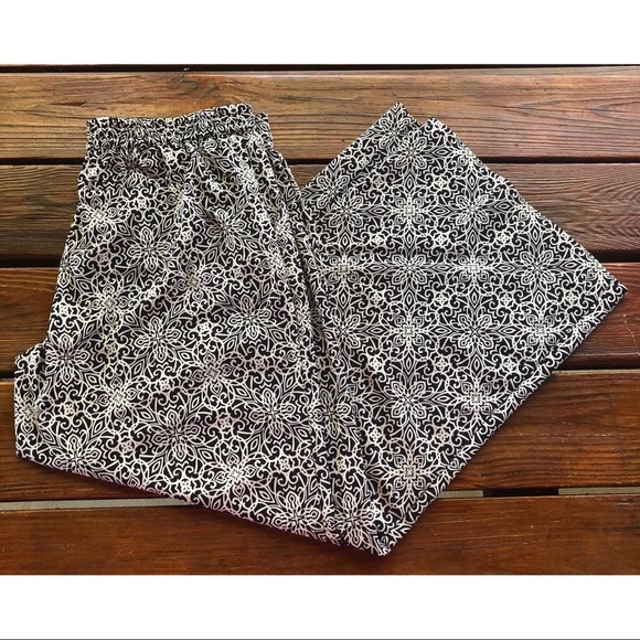 NWT NY&CO Black and White Printed Pants, XL  16-18 - Picture 4 of 10